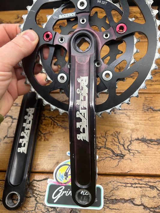 Raceface Turbine Forged Black (Faded) 44/32/22 175mm Square Taper Crankset