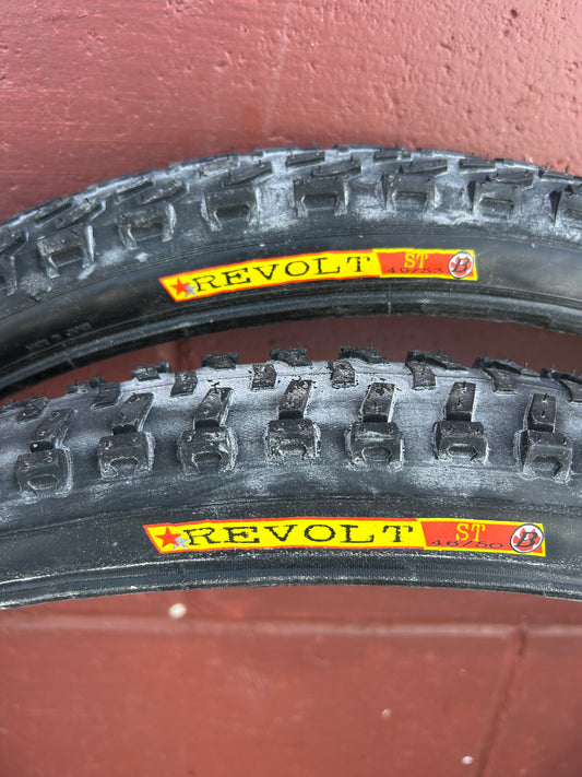 Bontrager Revolt 26" Tires