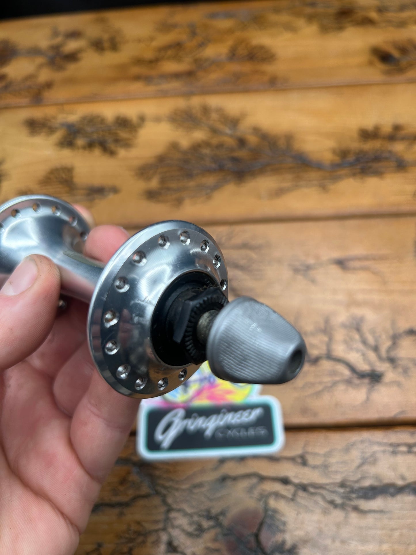 Suntour Cyclone 7000 32 Hole Front Hub With Skewer