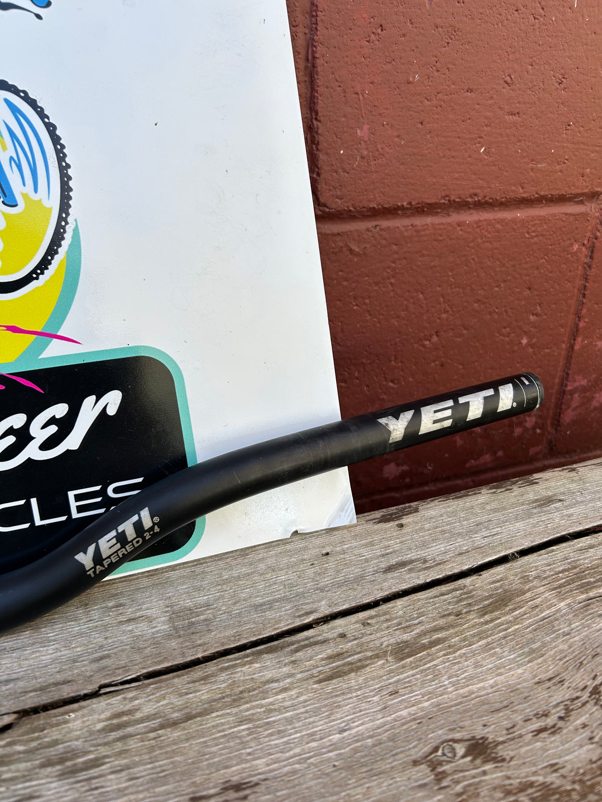 Yeti Downhill Tapered 2-4 640mm 25.4mm Riser Handlebar