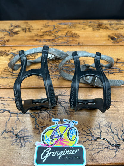 Specialized Medium Plastic Toe Cages and Toe Straps