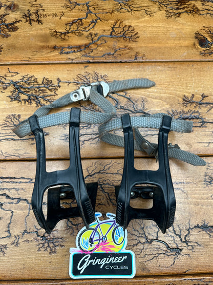 Specialized Medium Plastic Toe Cages and Toe Straps