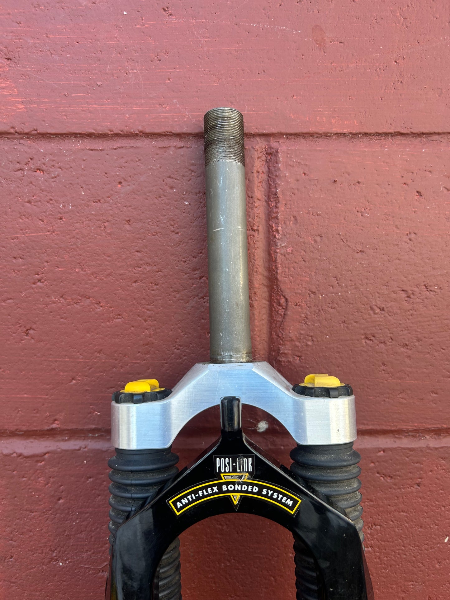 Answer Manitou Mach 5 SX 26" 1 Inch Threaded Suspension Fork