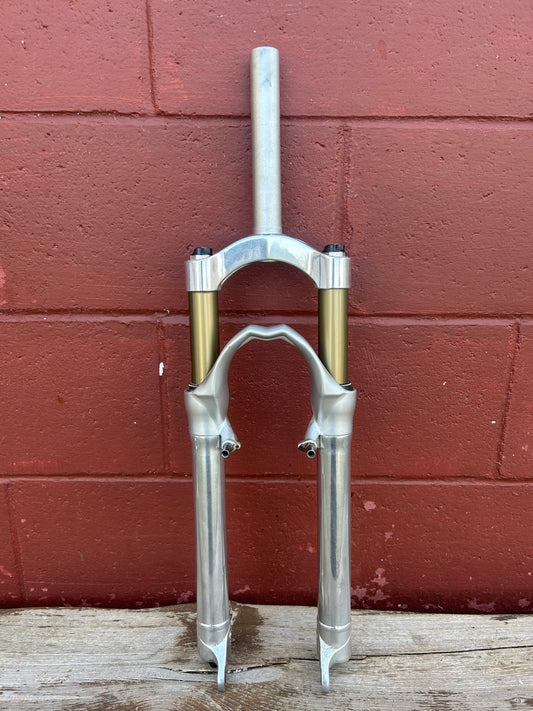 Marzocchi Bomber 26" 1 1/8 Threadless Suspension Fork.