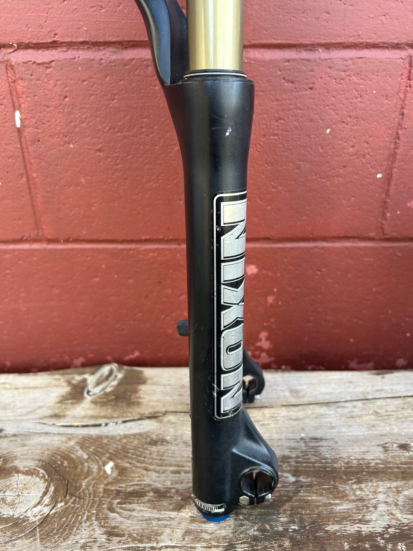 Manitou Nixon 26" 1 1/8 Threadless 115-145mm Travel Suspension Fork