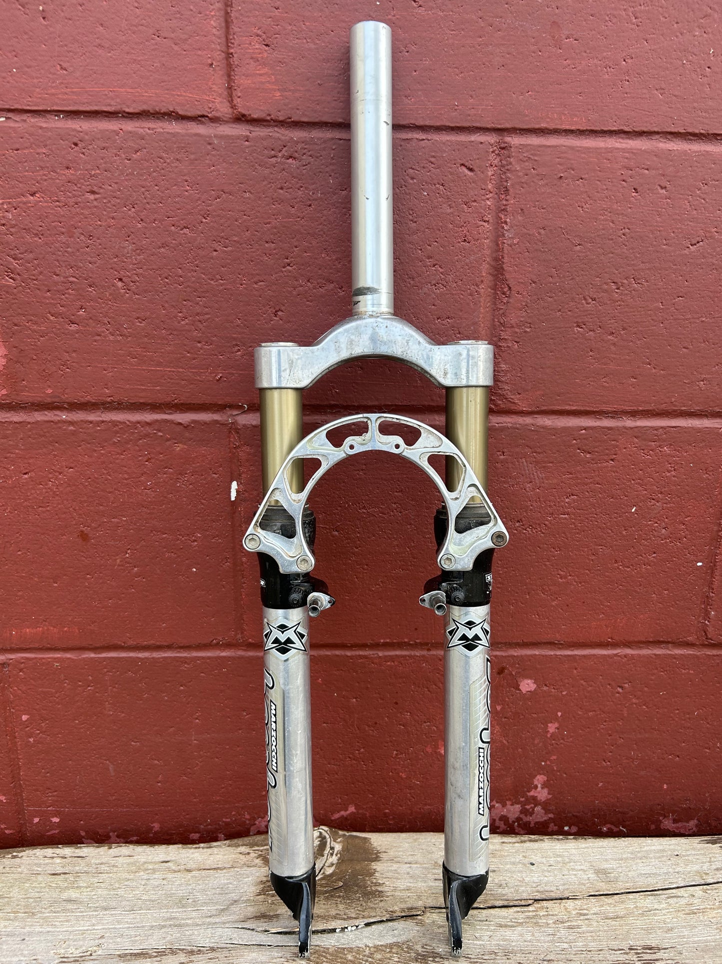 Marzocchi Bomber Super Fly Z2 26" 1 1/8 Threadless Suspension Fork