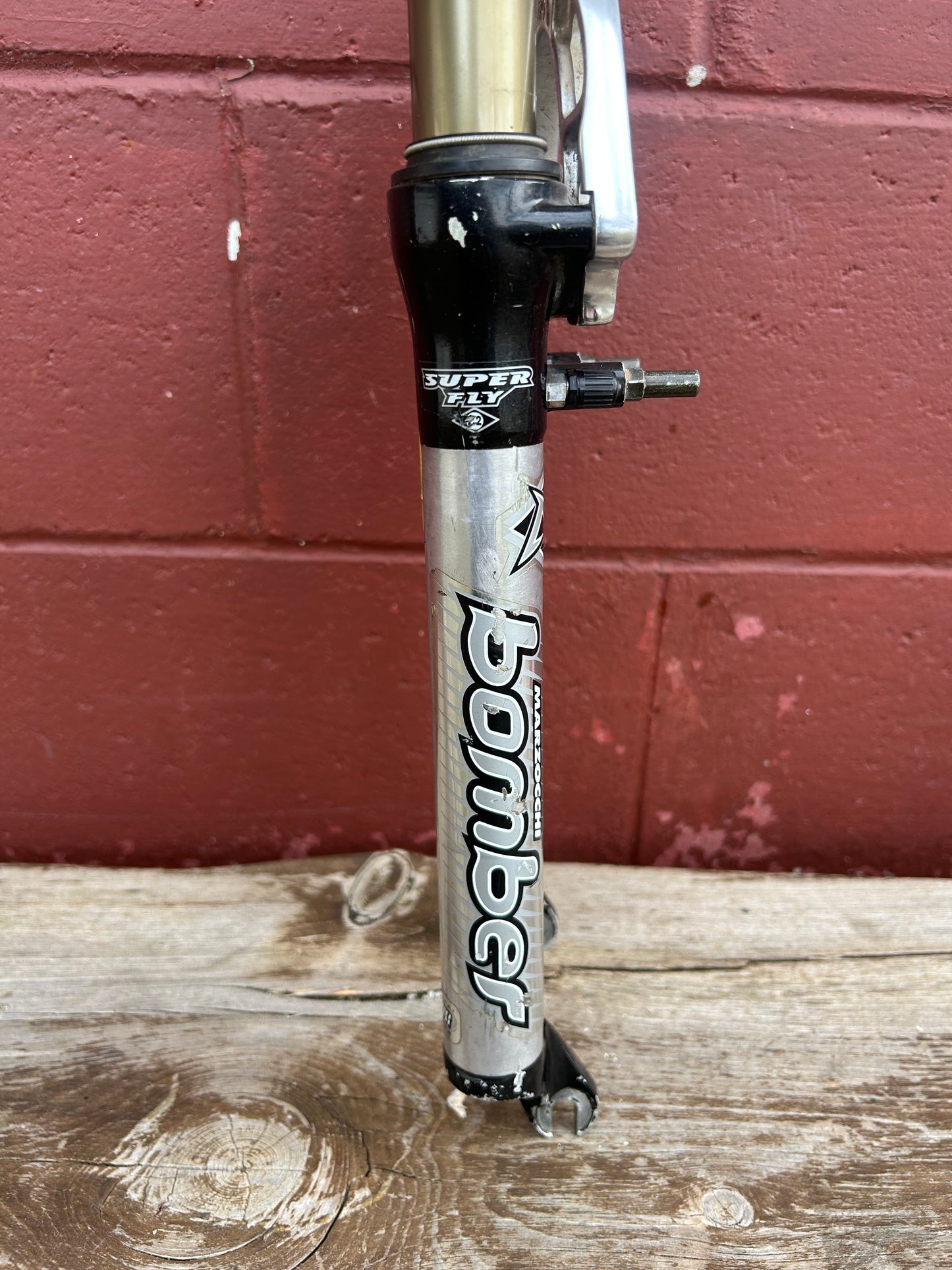 Marzocchi Bomber Super Fly Z2 26" 1 1/8 Threadless Suspension Fork