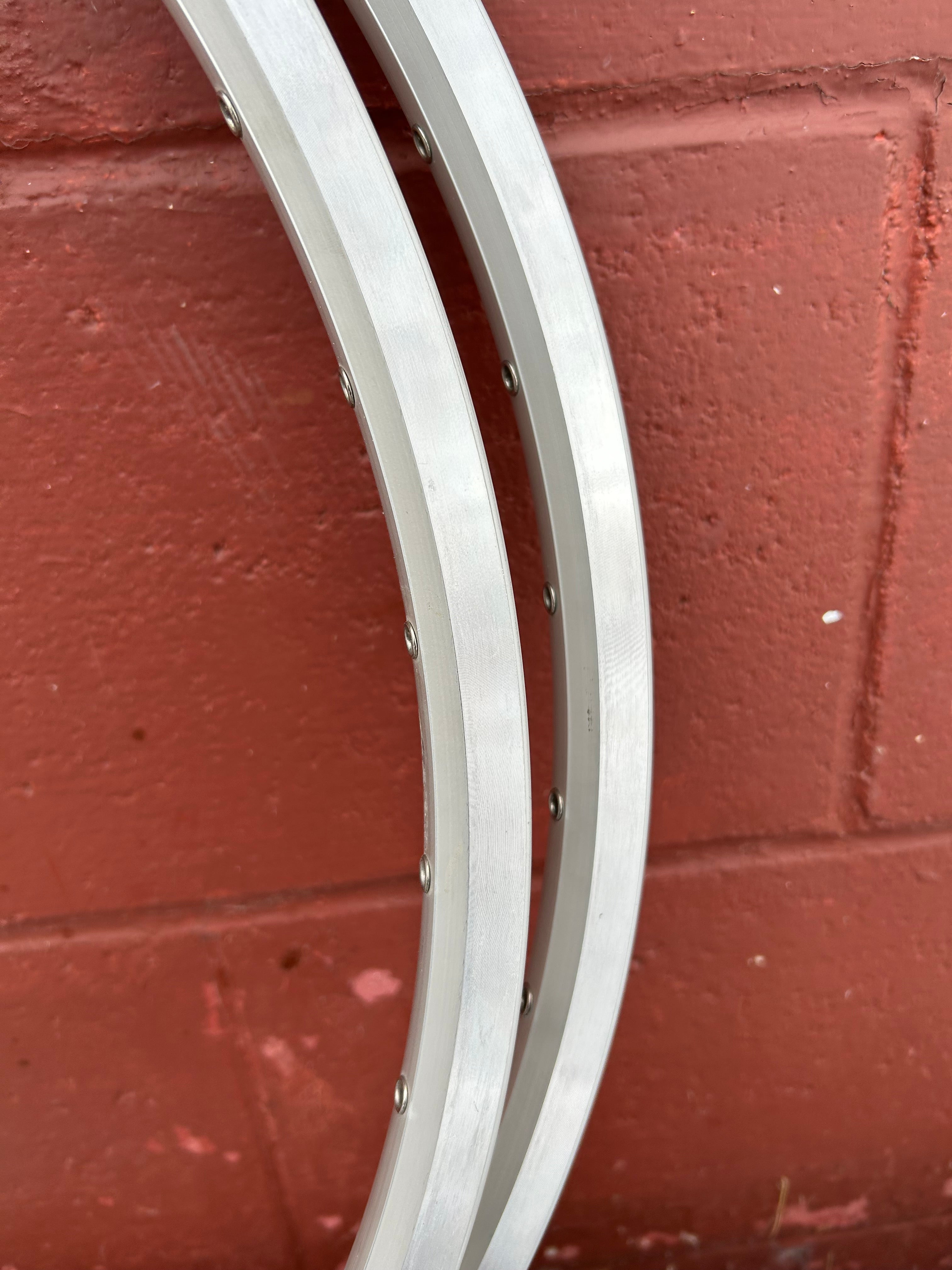 MAVIC x517 2本セット　26インチ？ Mavic X517 SUP Silver 36 Hole 26 Inch Rims Set Of 2 NOS