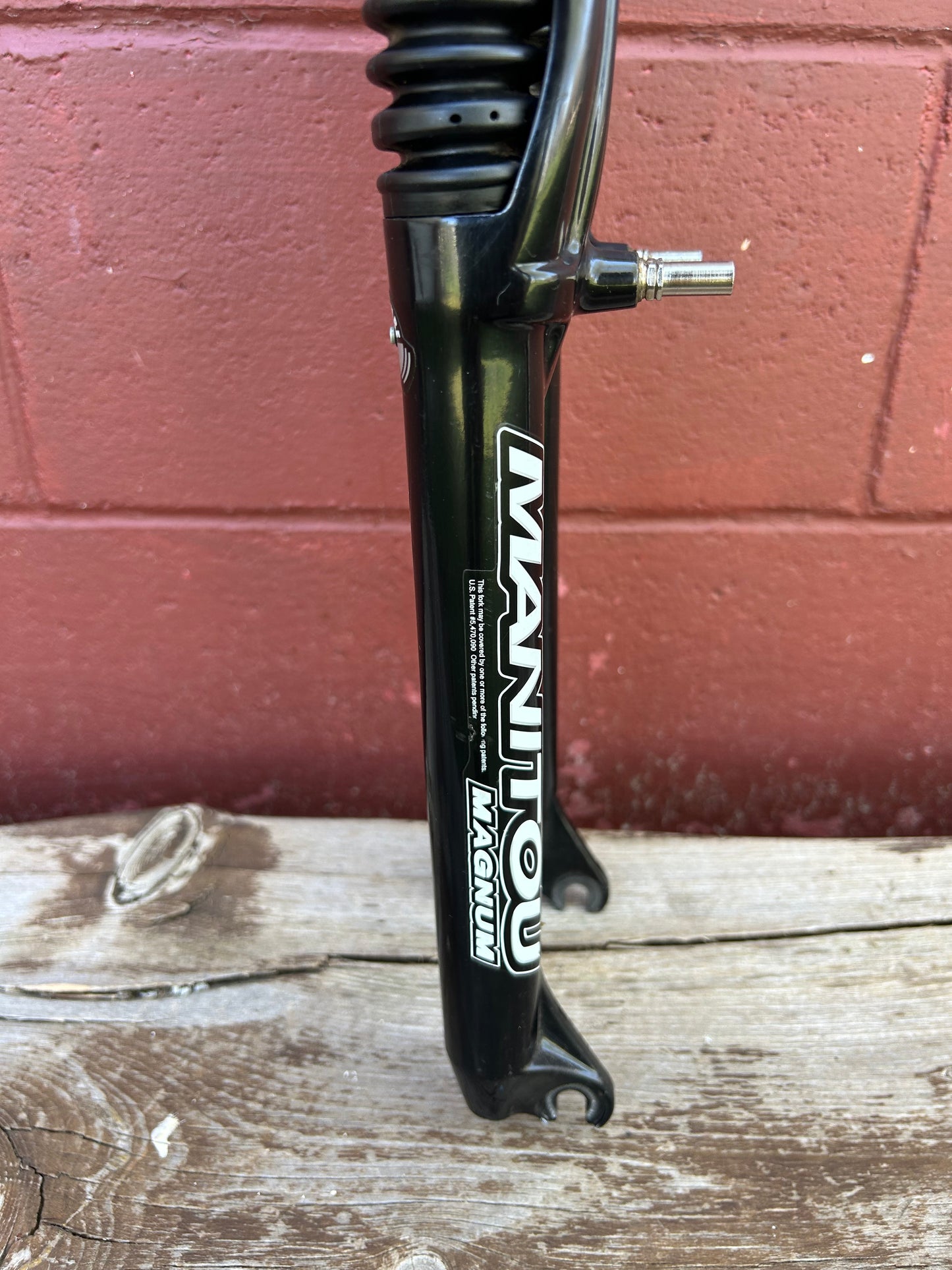 Manitou Magnum 26" 1 1/8 Inch Threadless Suspension Fork