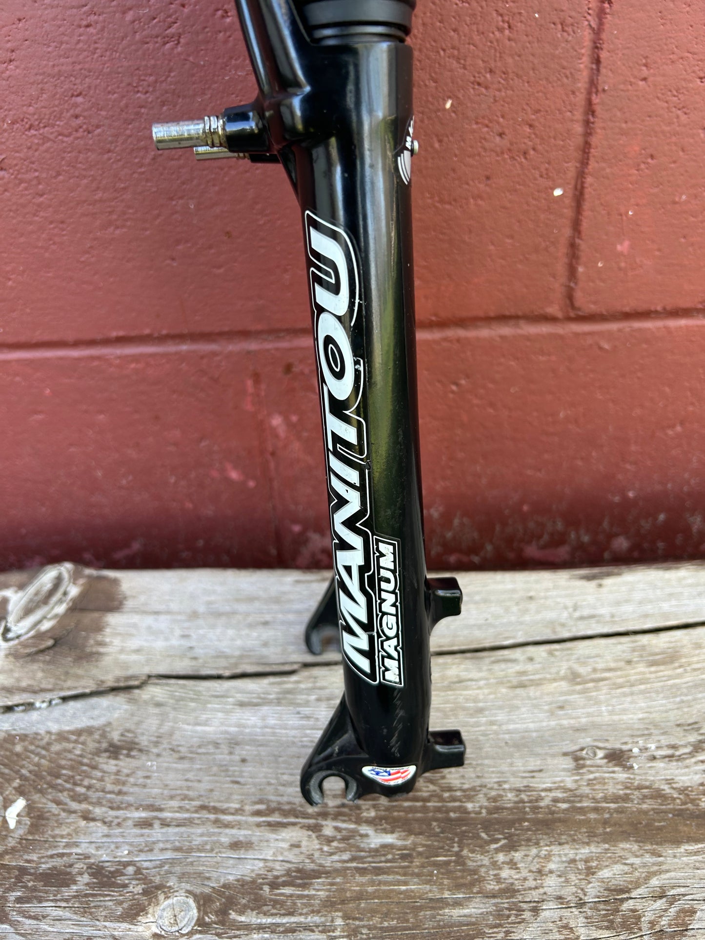 Manitou Magnum 26" 1 1/8 Inch Threadless Suspension Fork
