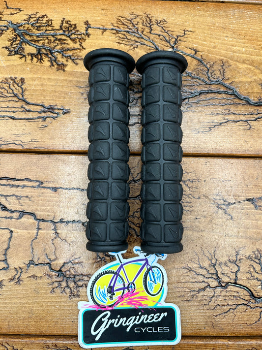 Salsa Black Chili Pepper Grips