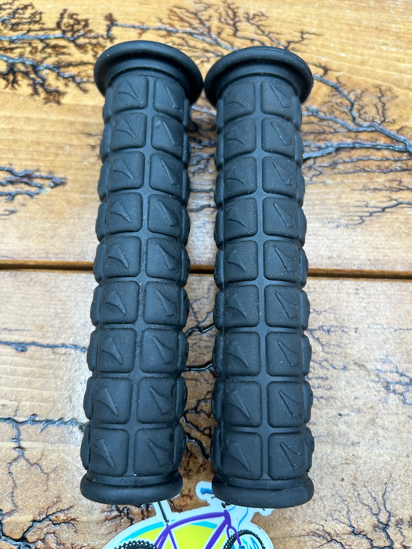 Salsa Black Chili Pepper Grips