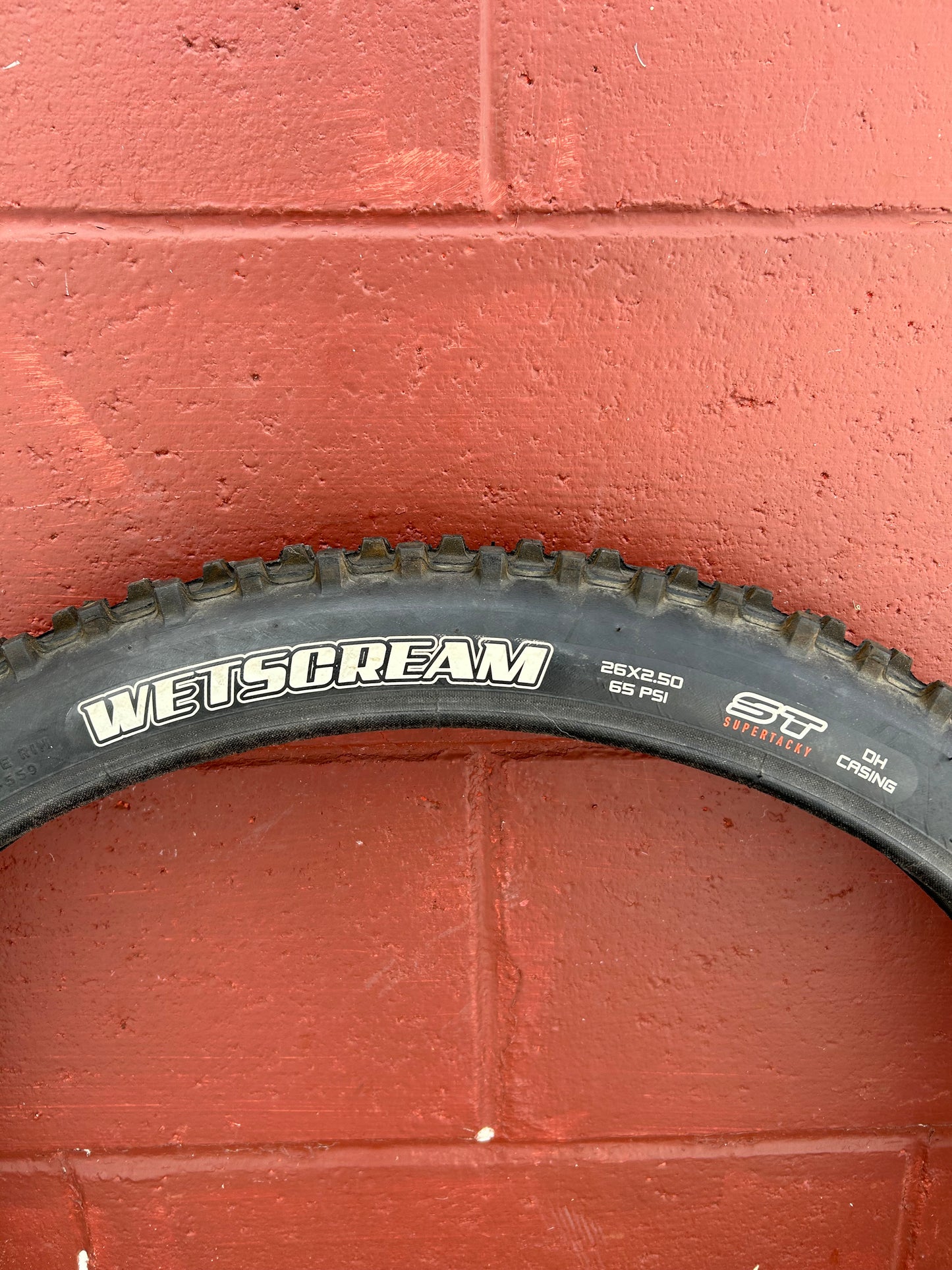 Maxxis Wetscream 26x2.50 DH Casing Tire