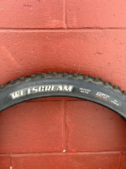 Maxxis Wetscream 26x2.50 DH Casing Tire