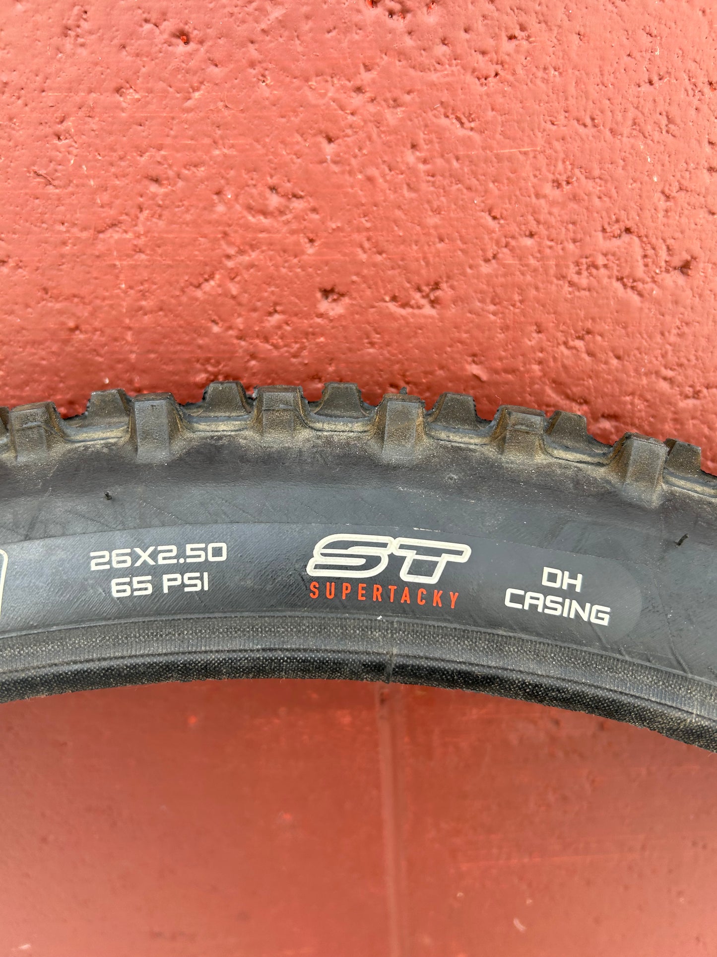Maxxis Wetscream 26x2.50 DH Casing Tire