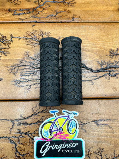 Gary Fisher Black Grips