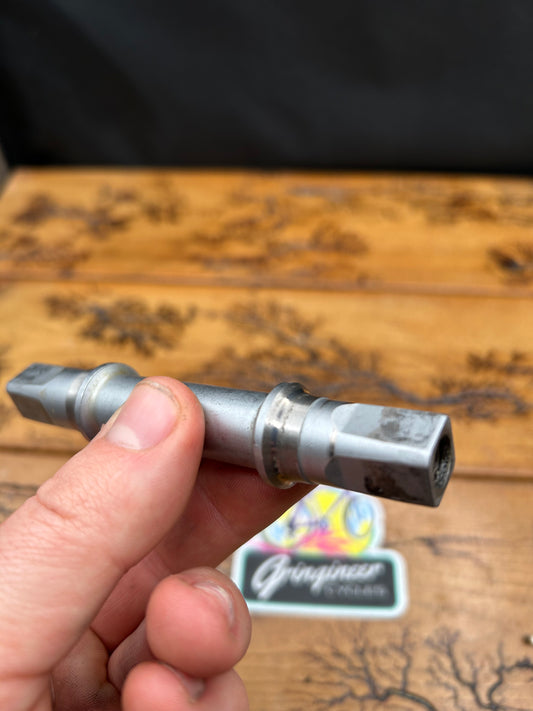 Sugino MW-68 114mm Square Taper Bottom Bracket Spindle