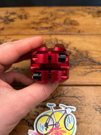Azonic Barretta Red Anodized 45mm 31.8mm 1 1/8 Threadless Stem