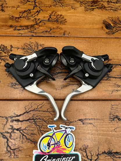 Shimano Deore XT ST-M739 3x8 Speed Shifters and Brake Levers