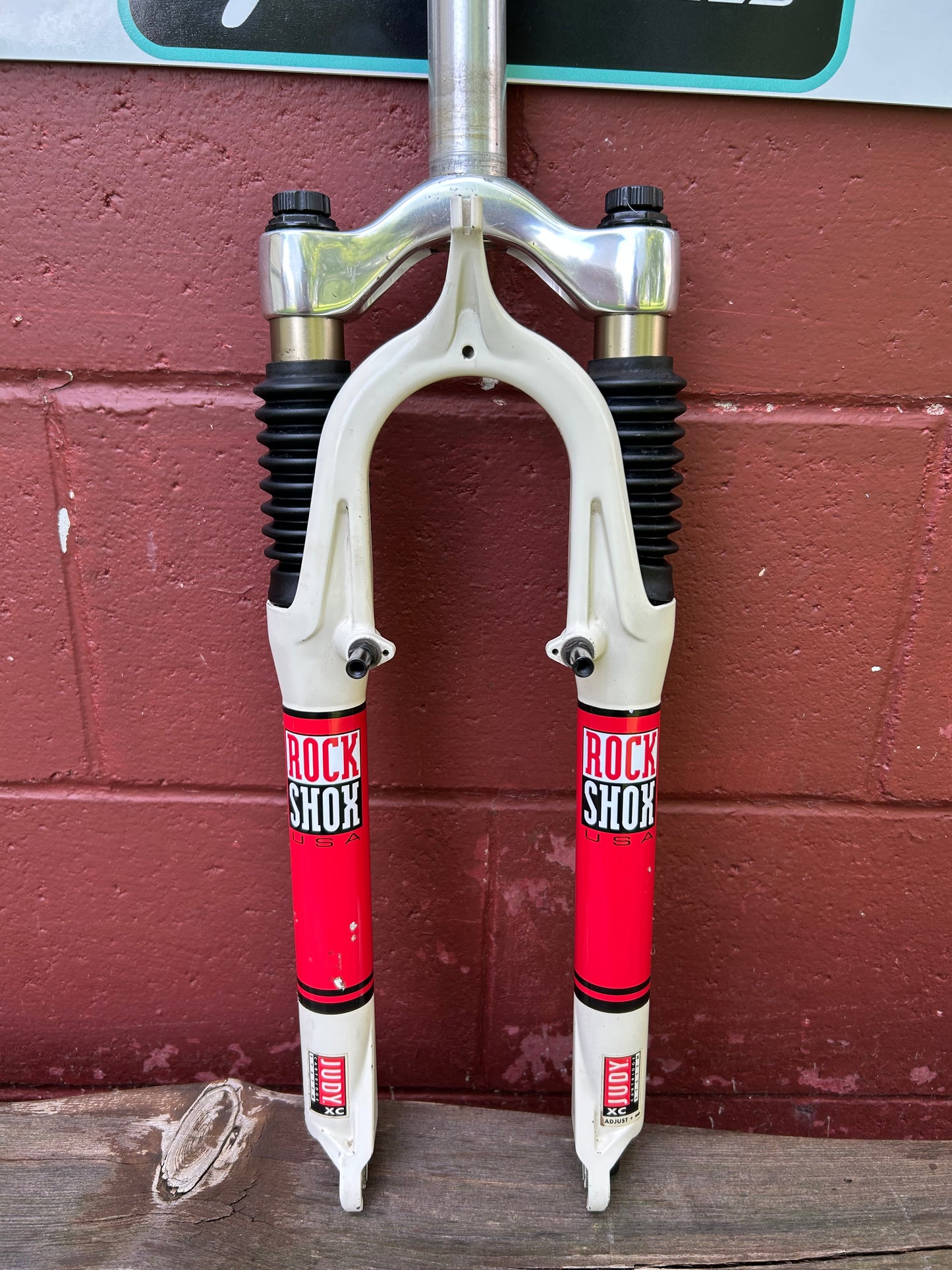 Rock Shox Judy XC 26" 1 1/8 Threadless White Suspension Fork