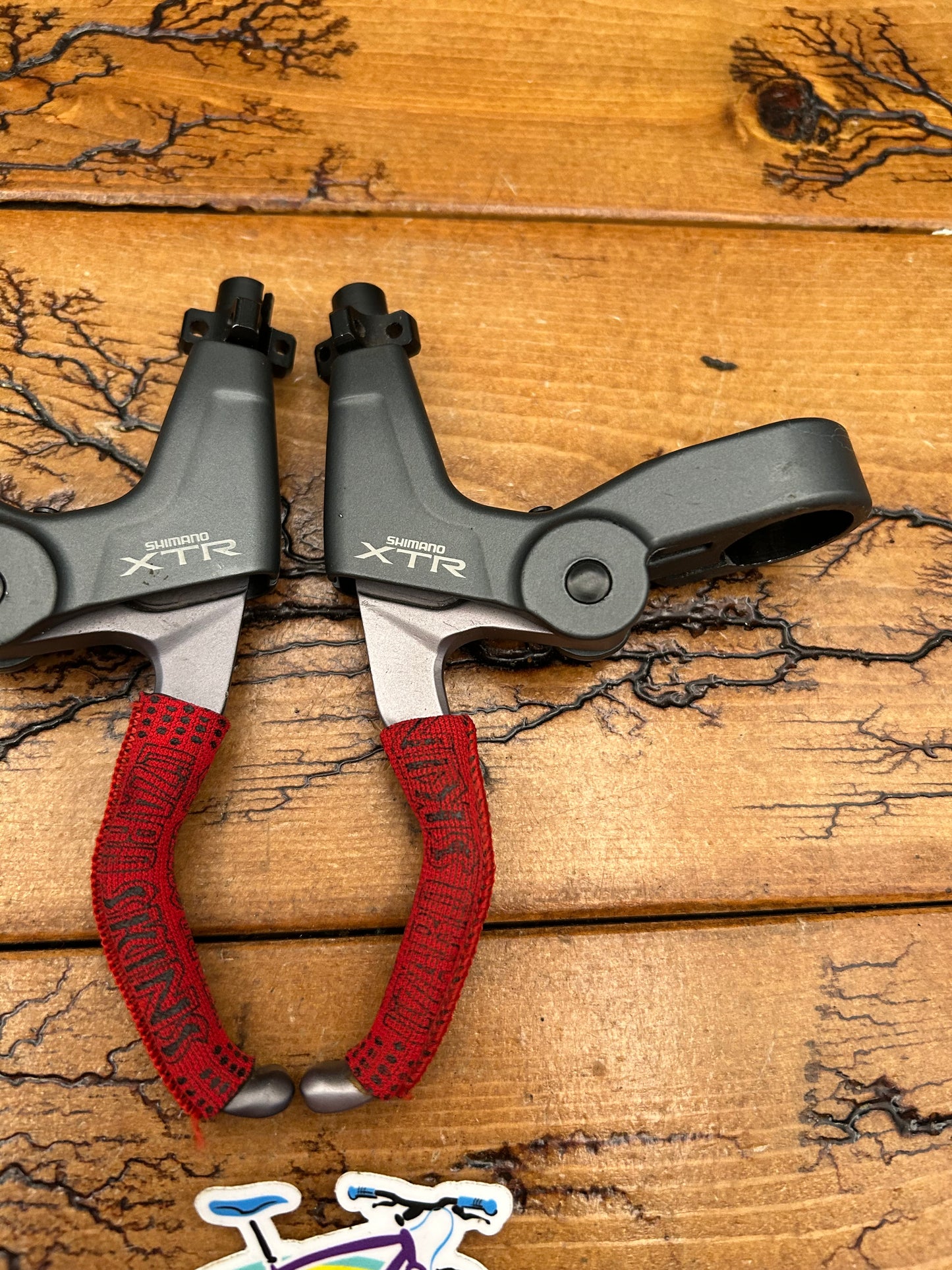 Shimano XTR BL-M950 Brake Levers With Lizard Skin Grips