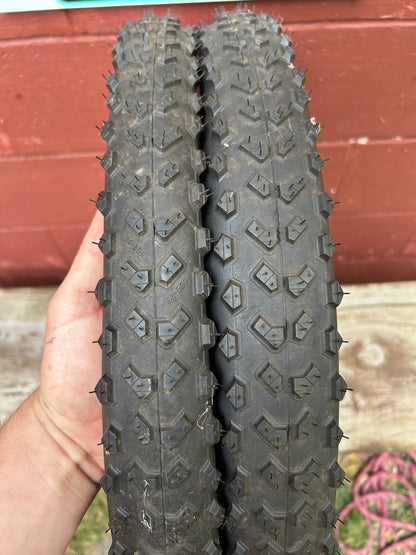 Continental Mountain King 26x2.3 Folding Bead Tires