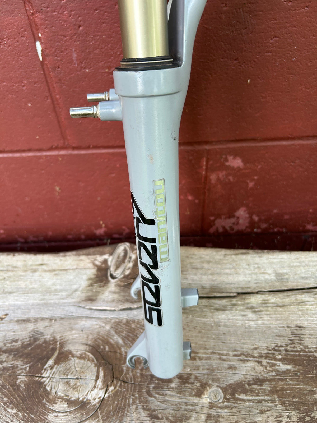 Manitou R7 Elite Absolute 80mm Rim/Disc Brake 26" 1 1/8 Inch Threadless Suspension Fork