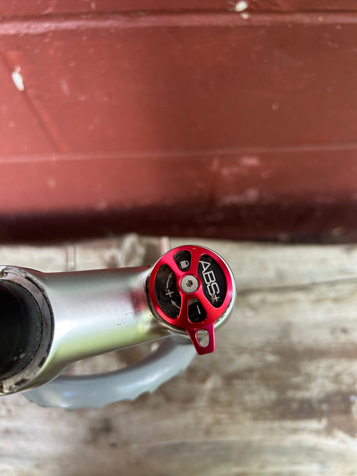 Manitou R7 Elite Absolute 80mm Rim/Disc Brake 26" 1 1/8 Inch Threadless Suspension Fork