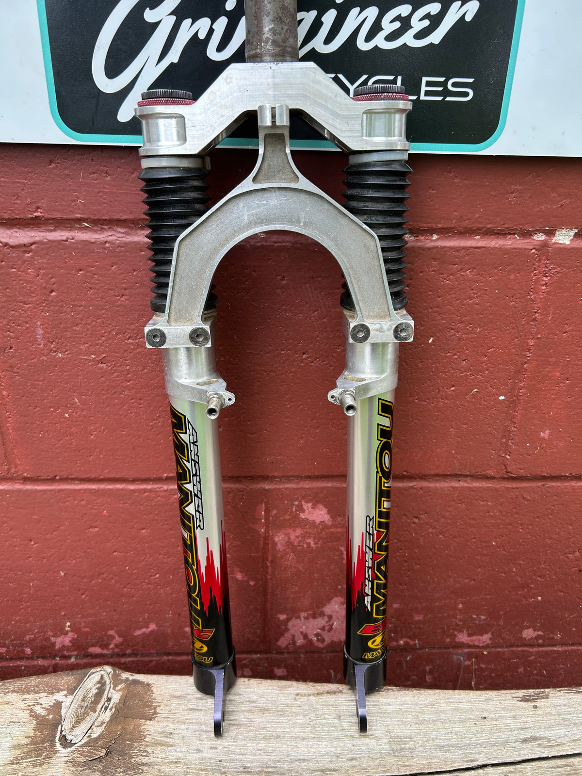 Answer Manitou EFC 1 1/8 Inch Threadless 26" Suspension Fork