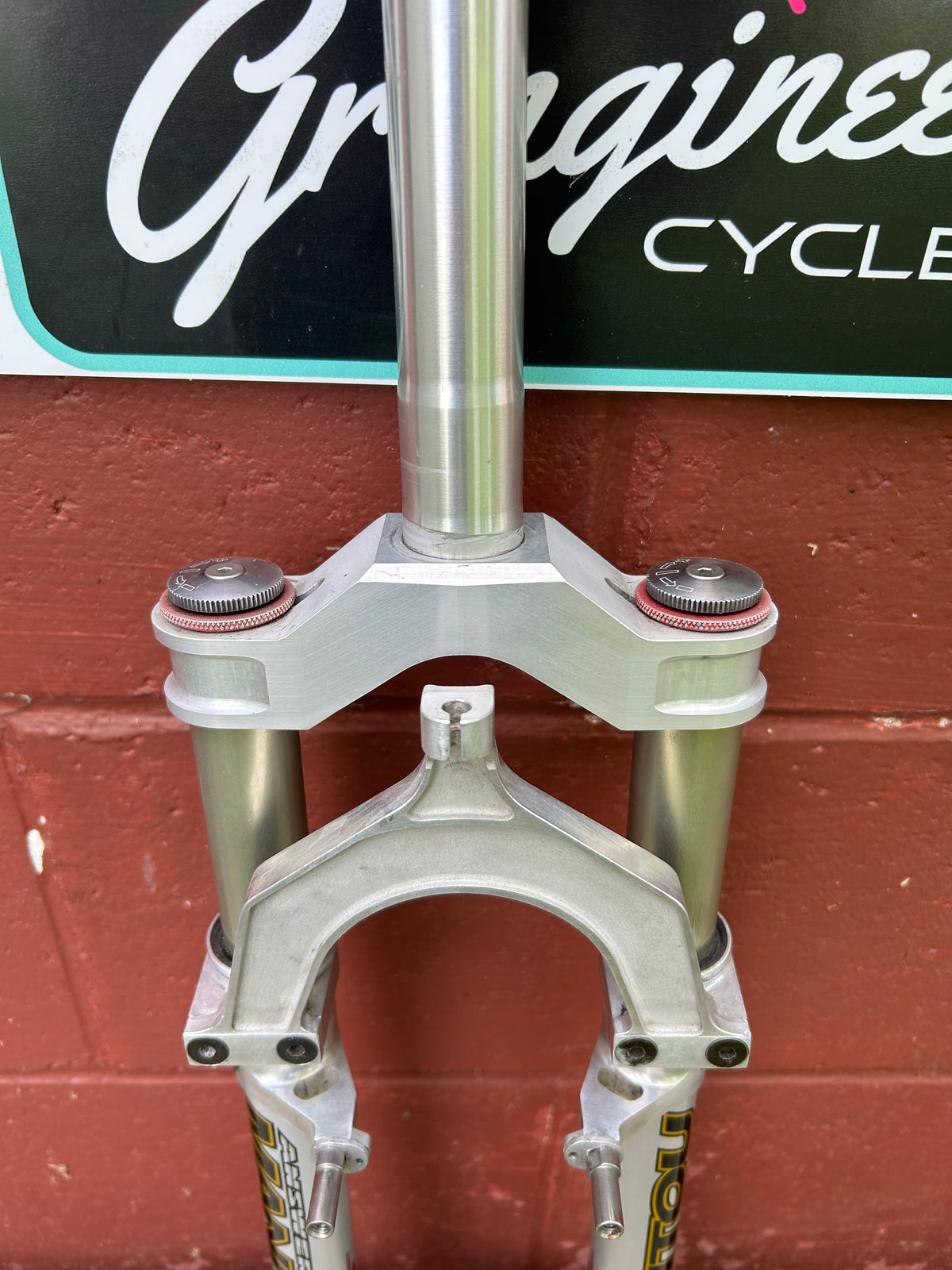 Answer Manitou EFC 1 1/8 Inch 230mm Threadless Steerer 26" Suspension Fork
