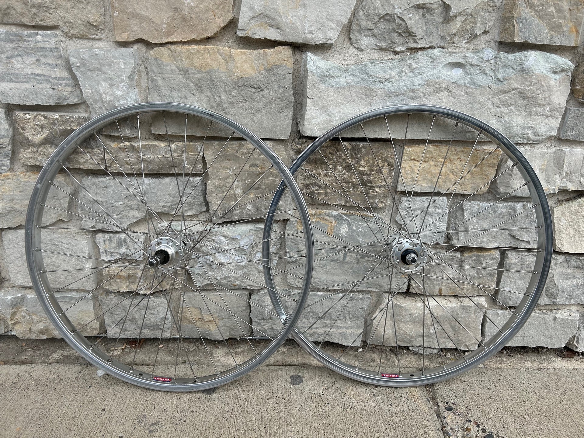 Paire De Roues 26" Araya RM-17 - Moyeux Shimano Deore DX - 7 Vitesses - Occasion