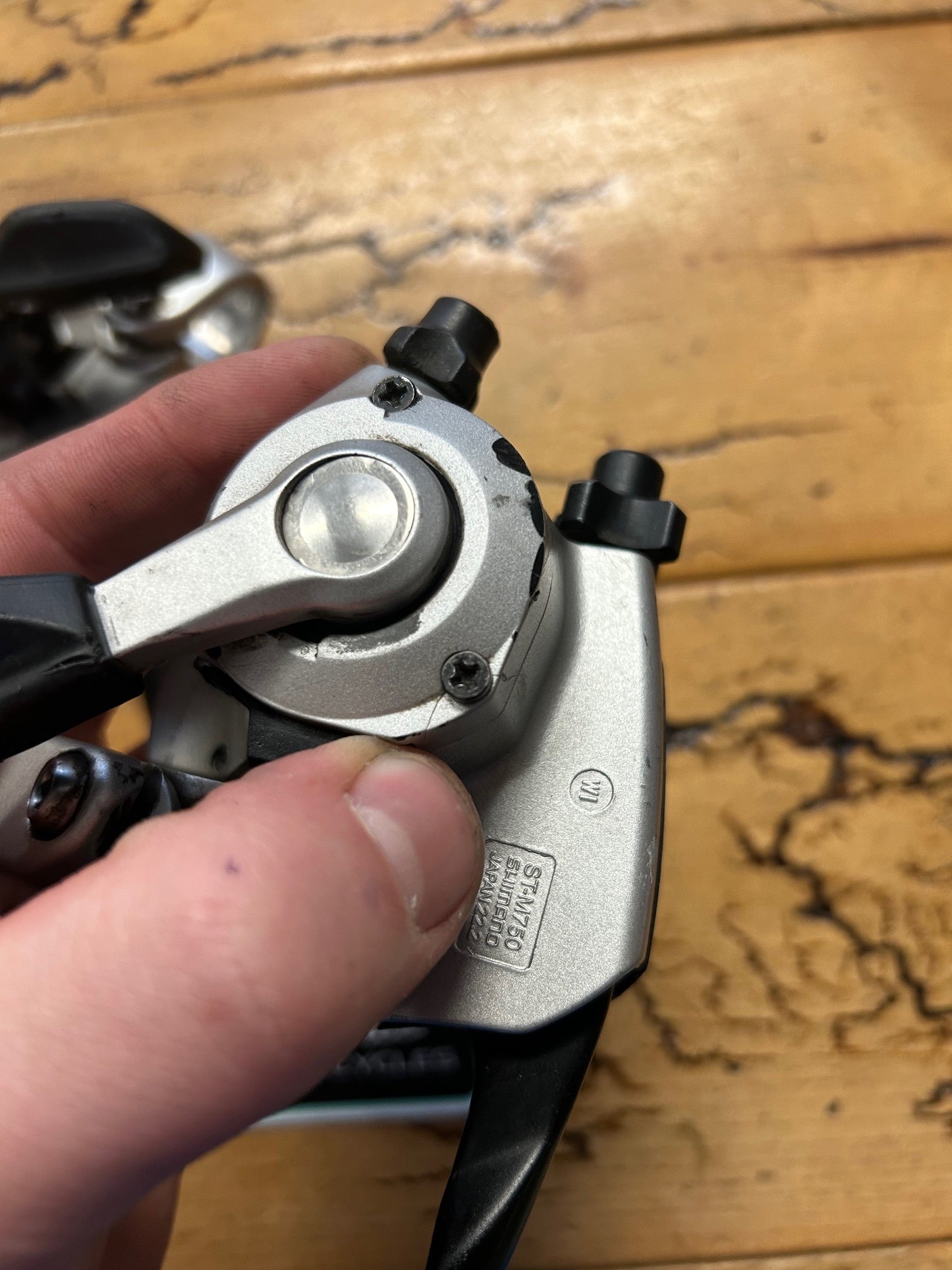Shifter gauche Shimano Deore XT SL-M751 3 vitesses - Équipements vélos Shifter gauche Shimano Deore XT SL-M751 3 vitesses - Équipements vélos