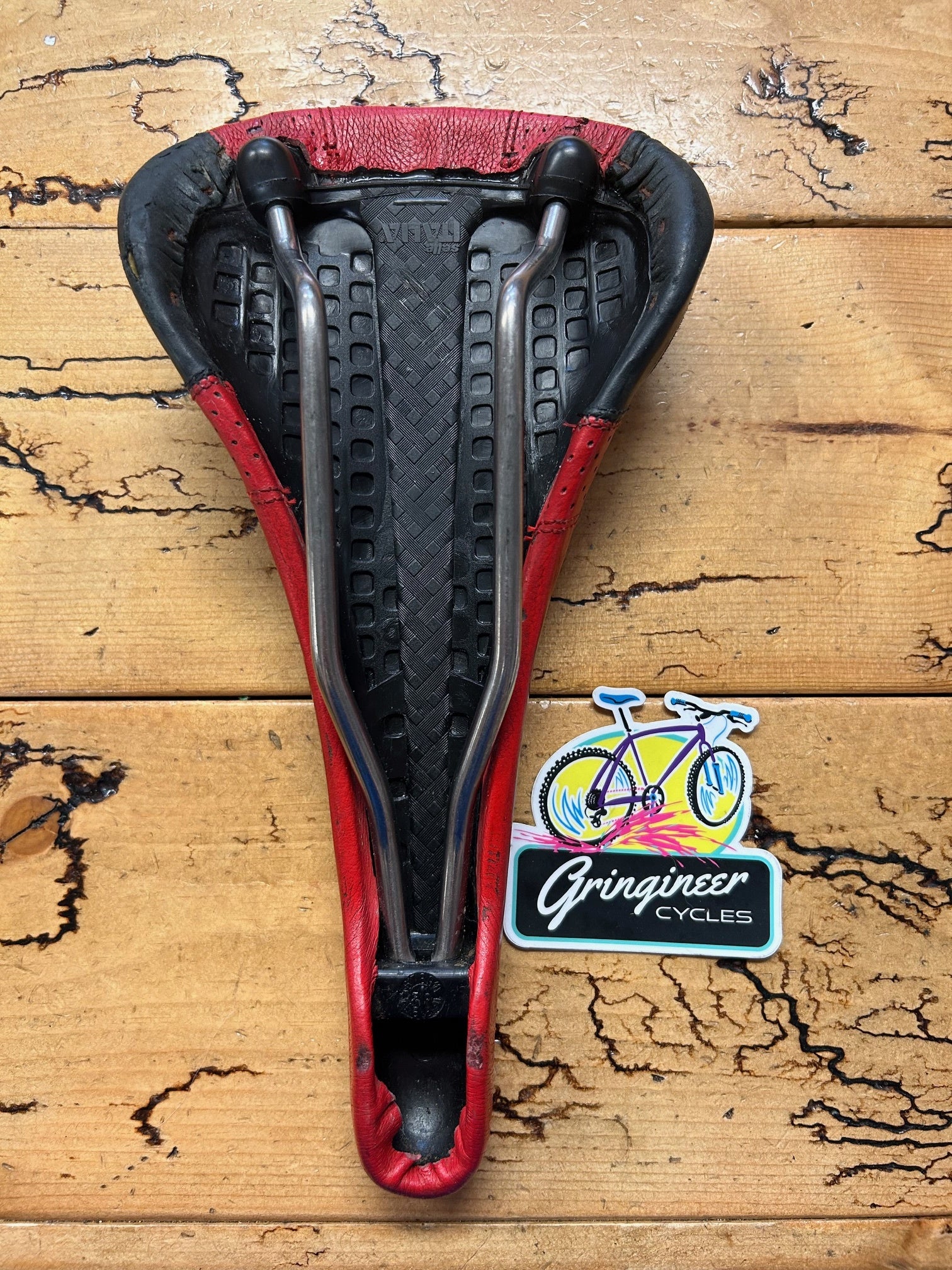 Selle Italia Flite Red / Black Saddle – Gringineer Cycles